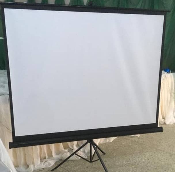 Rent a Projector and Screen for Stunning Visual Presentations
